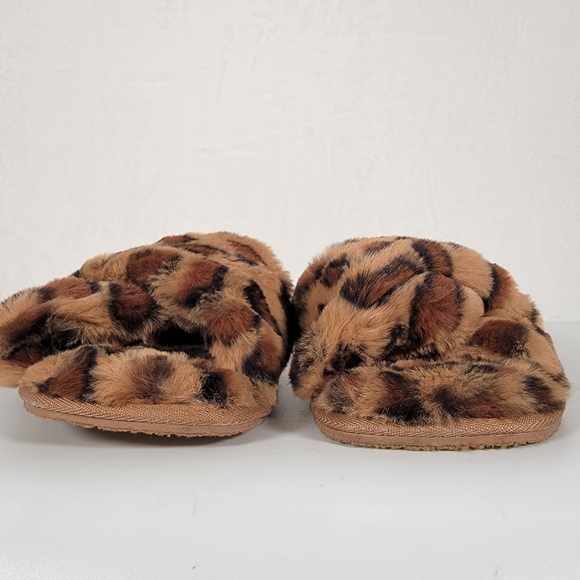 BP. Mae Faux Fur Criss-Cross Slippers in Leopard, Size L - Picture 7 of 13